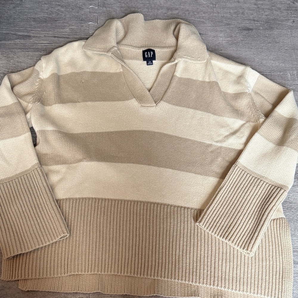 GAP Women's V-Neck Sweater - Cream and Tan Stripes